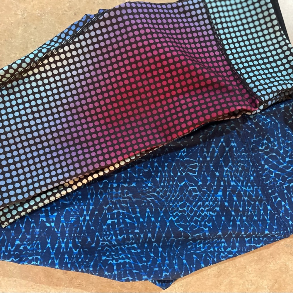 2 pairs of Lululemon leggings